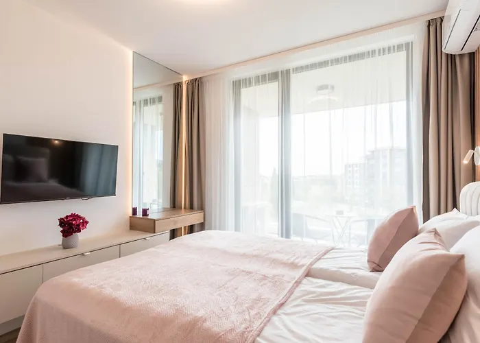 Designer 300m From The I Azur Panorama *